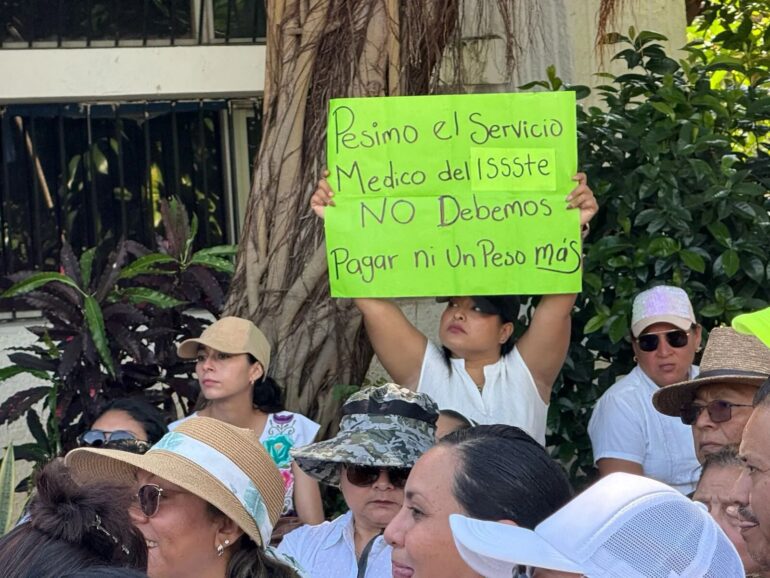 Marcha Pacífica del Magisterio de Quintana Roo contra la Reforma al ISSSTE