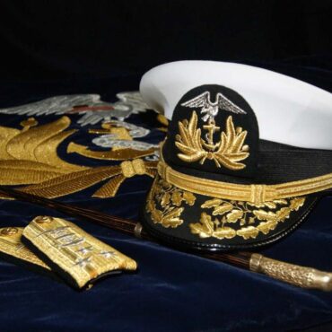 Rescate de 30 Personas tras Naufragio en Manta, Ecuador